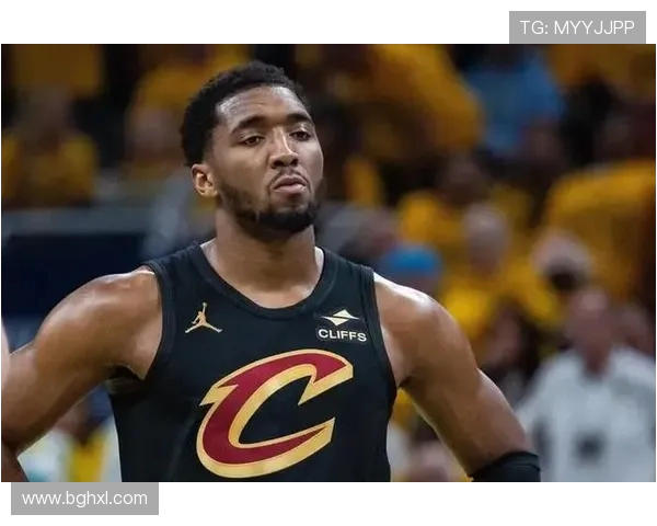 米切尔手感冰冷半场仅得8分三分球五投皆铁球队进攻陷入困境