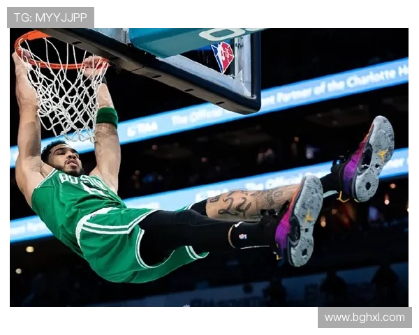 霍姆格伦首节手感炙热三分神准轰下14分率队强势开局展现全面统治力